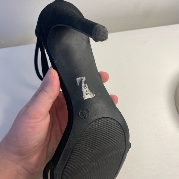 REVAMPED by Sirens Black 3 Strap Heel - Picture 5 of 6